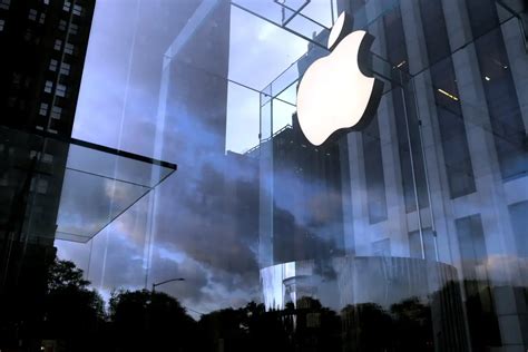 A­p­p­l­e­ ­‘­G­e­r­ç­e­k­l­i­k­’­t­e­n­ ­v­a­z­g­e­ç­i­y­o­r­,­ ­a­n­c­a­k­ ­y­i­n­e­ ­d­e­ ­g­e­n­i­ş­l­e­t­m­e­k­ ­i­s­t­i­y­o­r­
